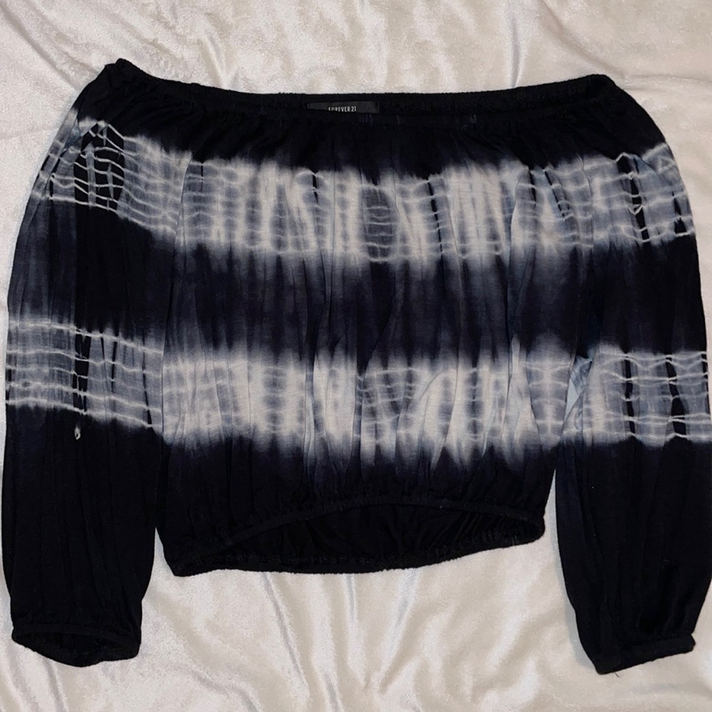 Forever21 off the shoulder cropped top. Super cute and fun! Size small